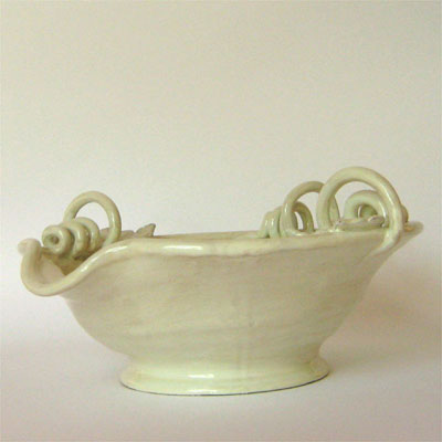 Versatoio with grapes (VSUV) - Bianco Antico (BNC001)